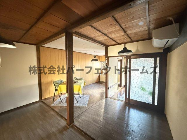 牧野阪テラスハウスの内装|明るい色調の室内です