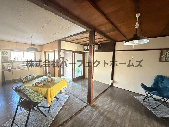 牧野阪テラスハウスの居間・リビング|ゆったり過ごせるリビングです