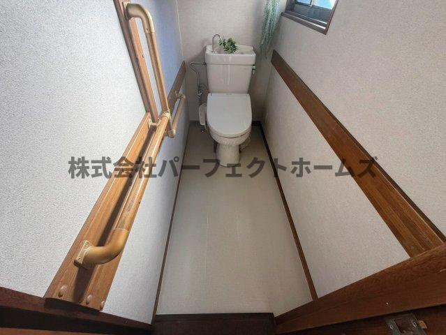 牧野阪テラスハウスのトイレ|シンプルで使いやすいトイレです