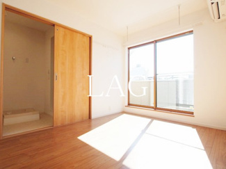 【居間・リビング】 | シャトル | 洋室のお部屋です。