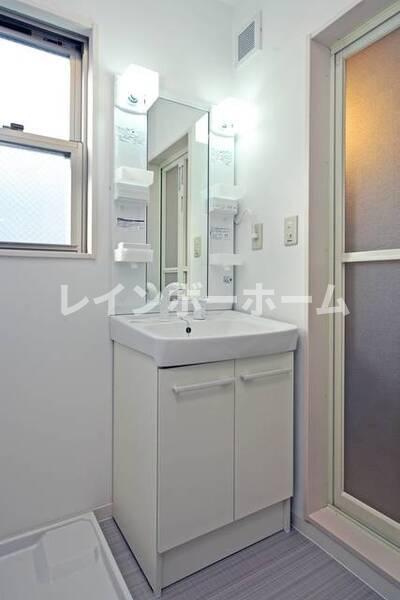 レオ参拾七番館の独立洗面台