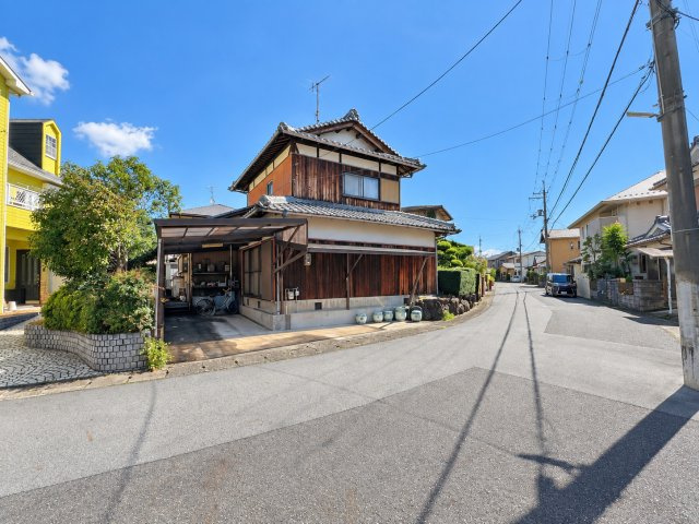 守山市金森町　建築条件無し売土地の前面道路含む現地写真|前面道路は幅員約7.3m。周辺住宅街の雰囲気や道路からの進入イメージを、現地見学前にチェックできます。