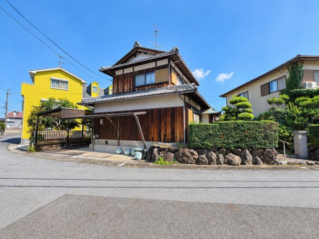 守山市金森町　建築条件無し売土地の外観|敷地を正面寄りから確認できる現況写真。建築条件なしだから、お好きな会社で自由なプランをご検討いただけます。