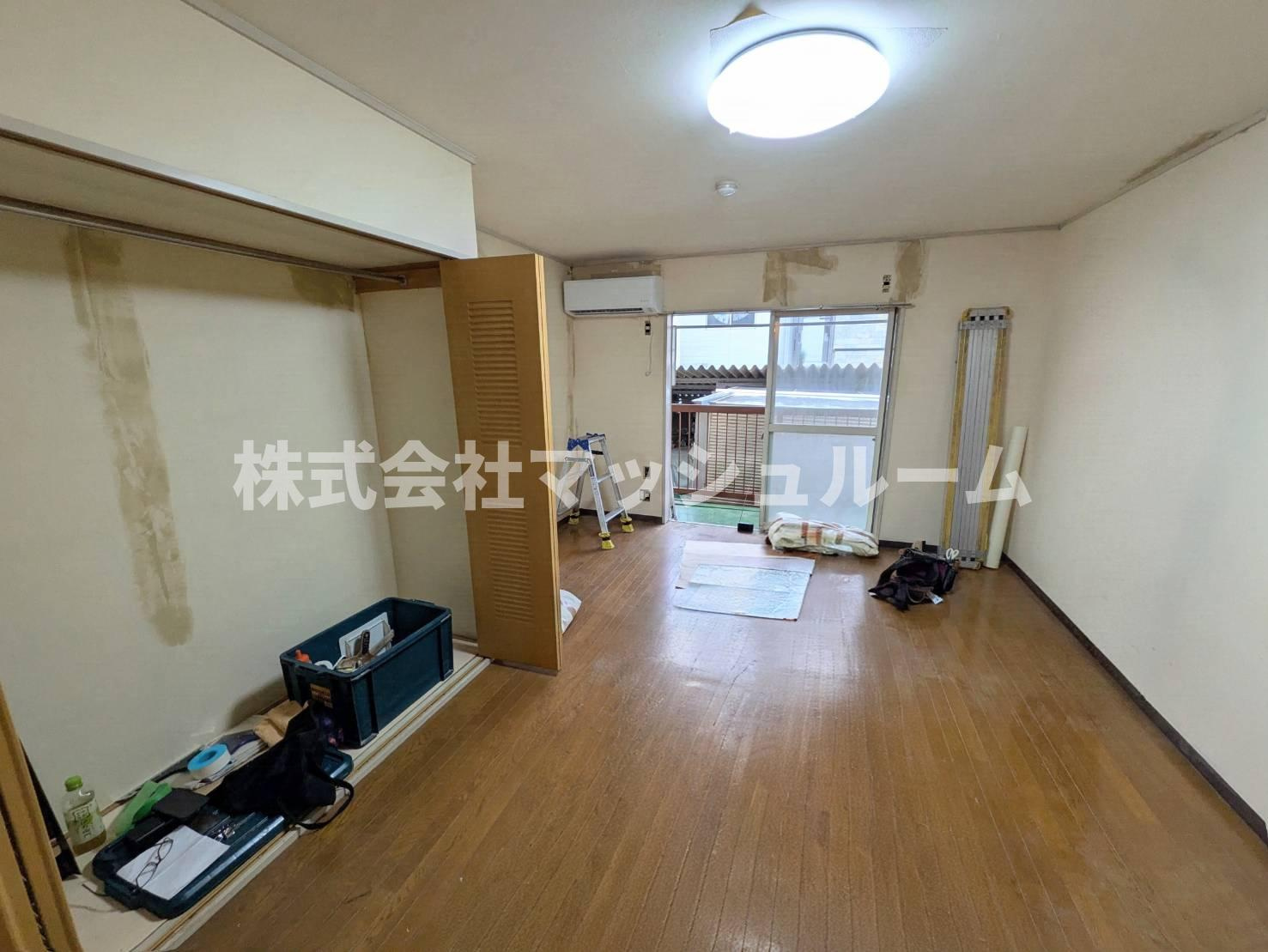 杉並区下井草５丁目の賃貸マンションの居間・リビング|クリーニング前の画像です。
