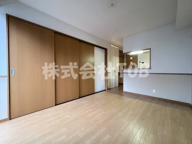 【居間・リビング】 | プレジール-喜多見2丁目- | D7.3帖※クリーニング完了前※別号室参考写真