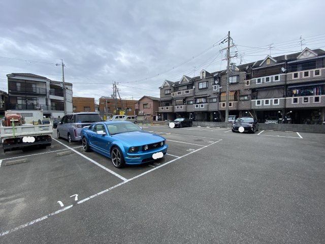 GRACE TACHIBANAの駐車場