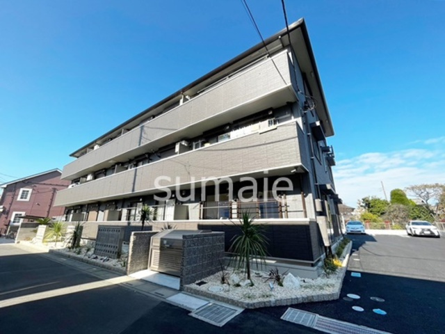 セリジエの外観|3階建てのマンション☆