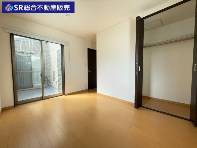 南鴻池町2丁目中古戸建の洋室|2F6.5帖洋室。バルコニーに面した明るいお部屋です！
