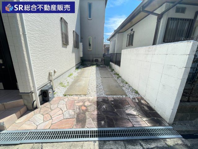 南鴻池町2丁目中古戸建の駐車場|お車をお持ちの方には必要な駐車場有♪ハイルーフ車も駐車可能！