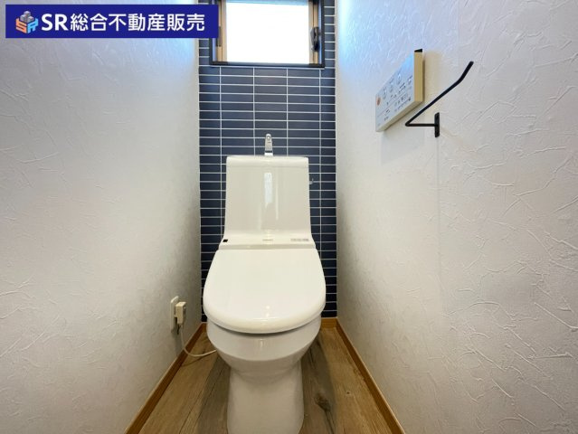 南鴻池町2丁目中古戸建のトイレ|2Fトイレ。2か所とも温水洗浄便座付き♪