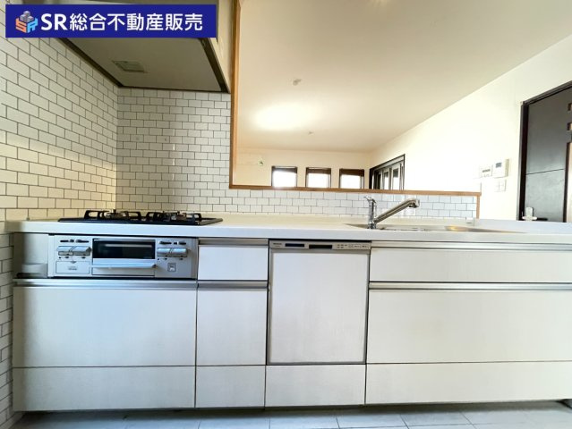 南鴻池町2丁目中古戸建のキッチン|人気の高いカウンターキッチン♪設備が充実しており快適にお料理できます！