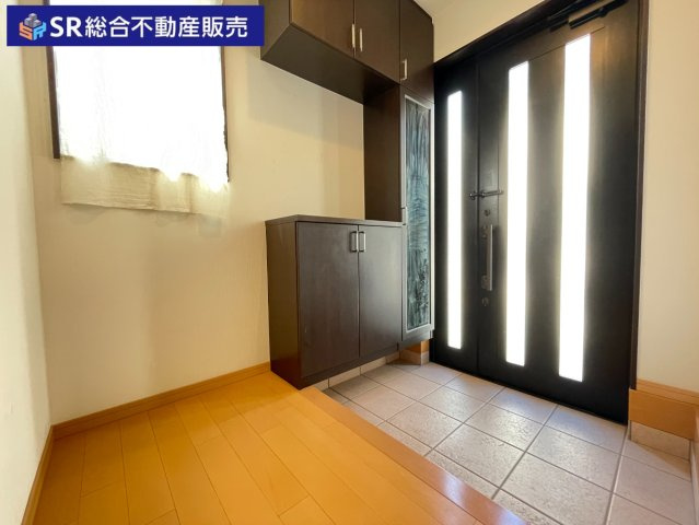 南鴻池町2丁目中古戸建の玄関|シューズボックスもあり広く使いやすい玄関です！
