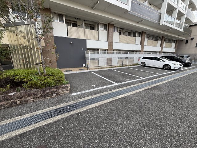 セレニテ甲子園IIの駐車場