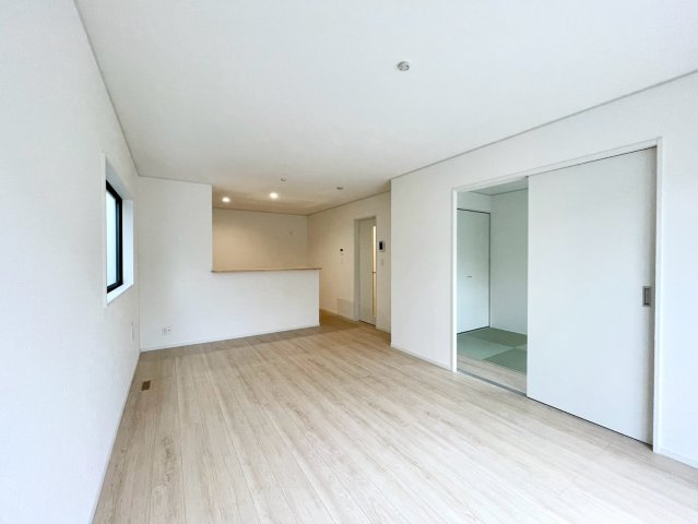 松代町松代オプション工事プレゼント対象物件！の居間・リビング|３号棟