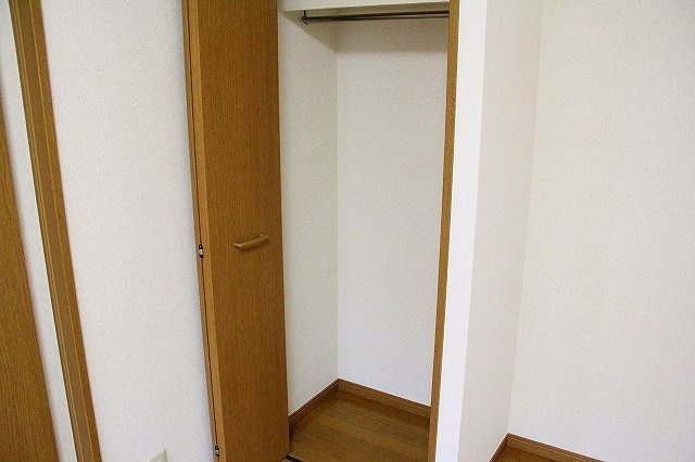 世田谷区砧４丁目のアパートの収納