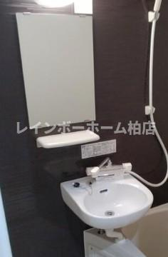 特典：仲介手数料が無料です!!の洗面所|スペースが確保できる洗面所です