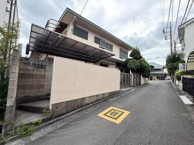 三鷹市中原4丁目　土地31坪～36坪　穏やかな街並み　限定3区画の前面道路含む現地写真|2026年9月下旬撮影（現況古家有り）解体後、更地でのお引渡しとなります。