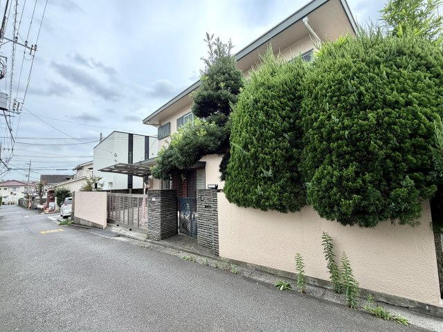 三鷹市中原4丁目　土地31坪～36坪　穏やかな街並み　限定3区画の前面道路含む現地写真|2026年9月下旬撮影（現況古家有り）解体後、更地でのお引渡しとなります。