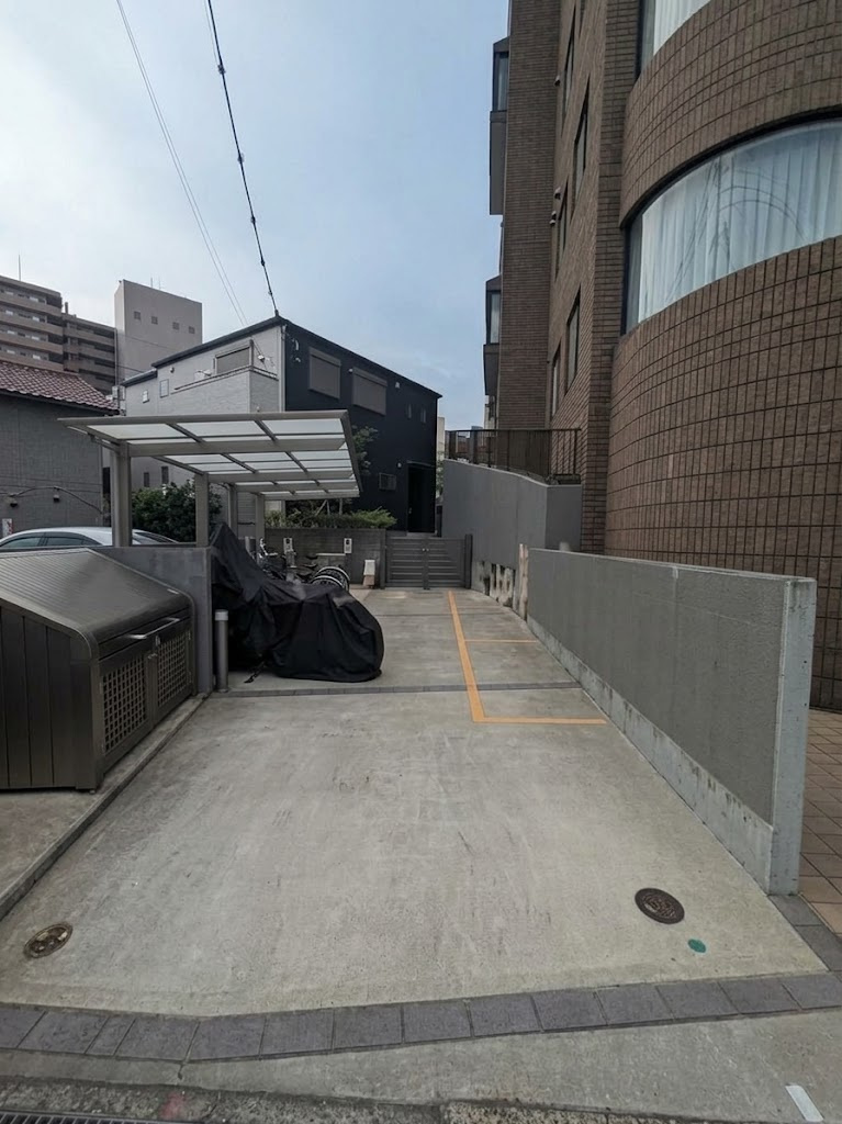 メゾン稲毛の駐車場