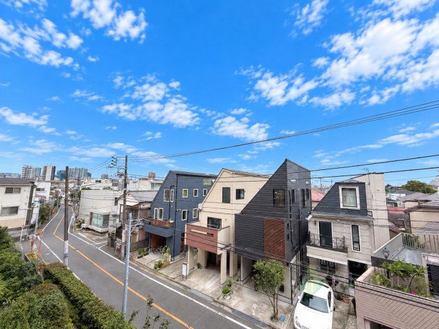 ヒルズ大森の展望|低層の住宅街を中心に見渡せる開放的な眺望。空の広さを感じられる住環境です。