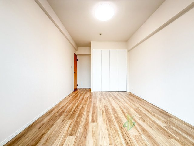 ヒルズ大森の洋室|白を基調とした明るく清潔感のある洋室。クローゼット付きで居住空間を広く使えます。