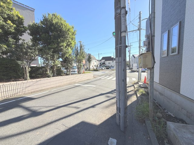 福生市加美平の前面道路含む現地写真