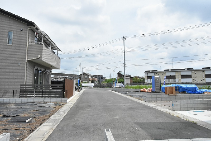 鴻巣市箕田富士山Ⅱ期全６区画の前面道路含む現地写真