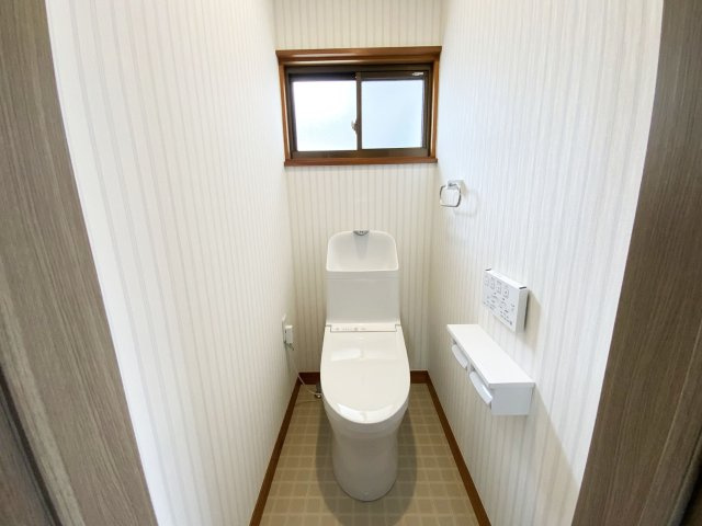 吉藤2丁目　リノベーション住宅のトイレ|２階トイレも新品に交換しています。