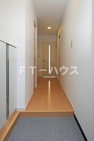 レオ参拾七番館の玄関