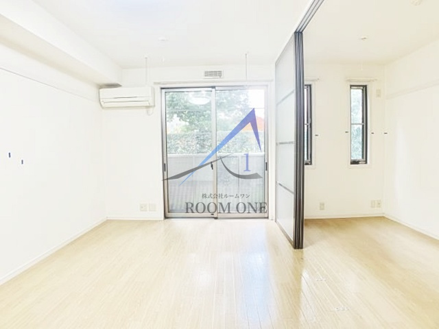ロンサールＡ棟の居間・リビング|洋室のお部屋です。