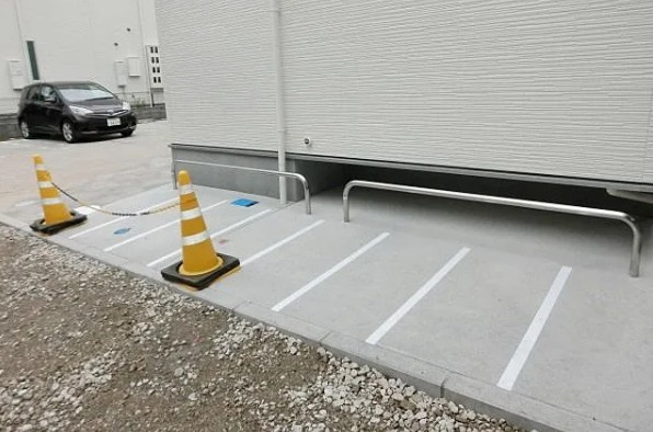 千葉市花見川区検見川町３丁目のアパートの駐車場