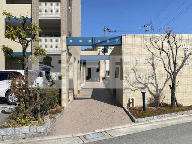 アリエスのエントランス|アリエス（河内国分駅・高井田駅）
