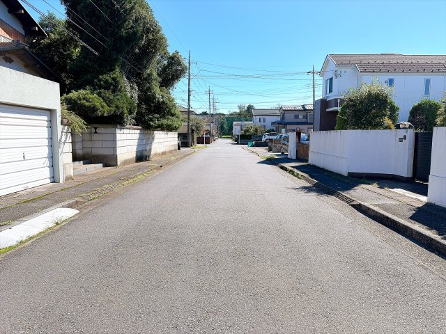 上尾市泉台3丁目戸建の前面道路含む現地写真