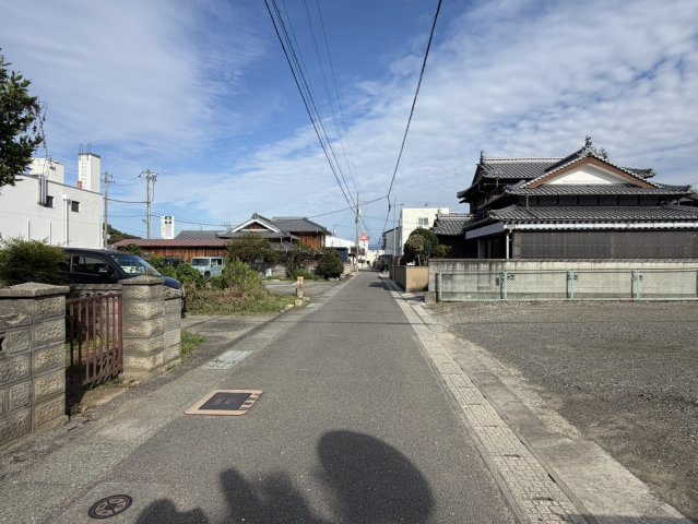 小松町新屋敷甲449-1　449-4　売土地の前面道路含む現地写真