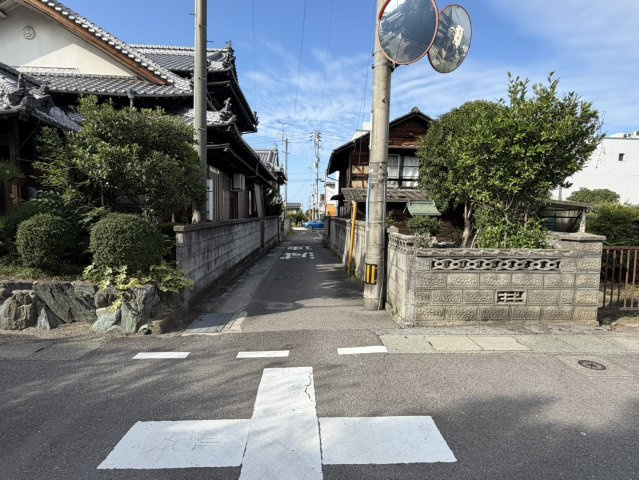 小松町新屋敷甲449-1　449-4　売土地の前面道路含む現地写真