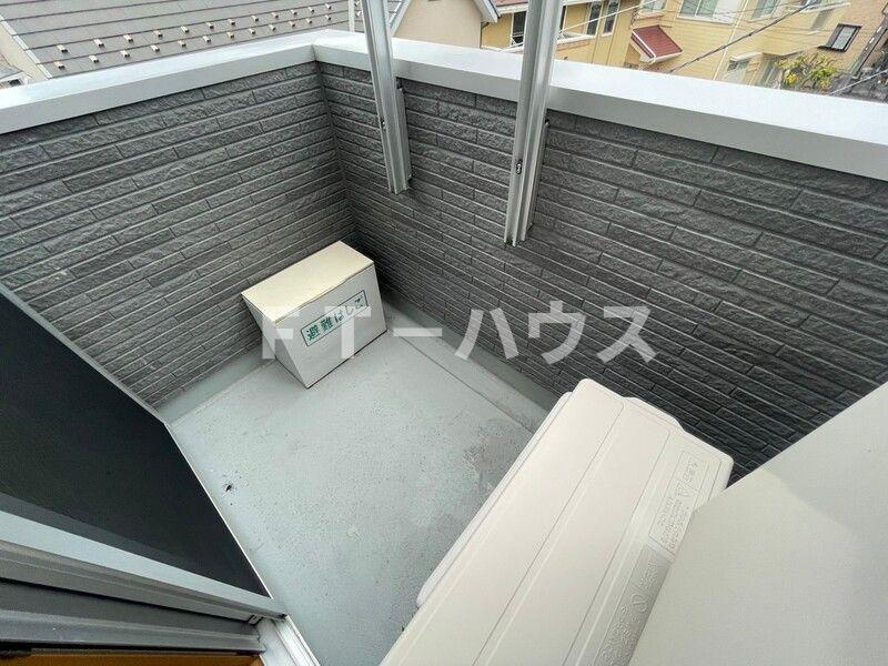 アールズコート東中山のバルコニー