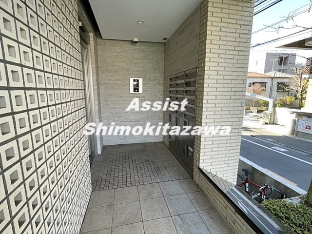 ラピス世田谷のエントランス