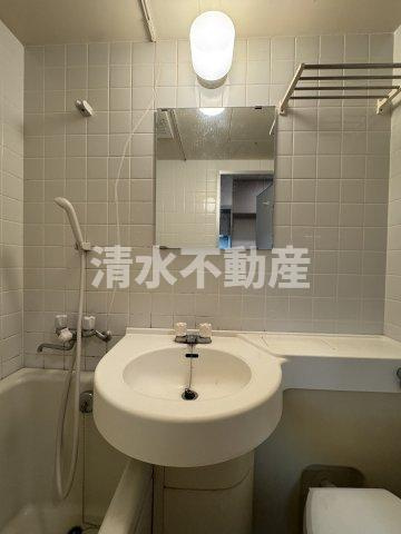 桜台駅5分マンションの洗面所|画像は別部屋の参考写真となります。
詳細はお気軽にお問い合わせください。