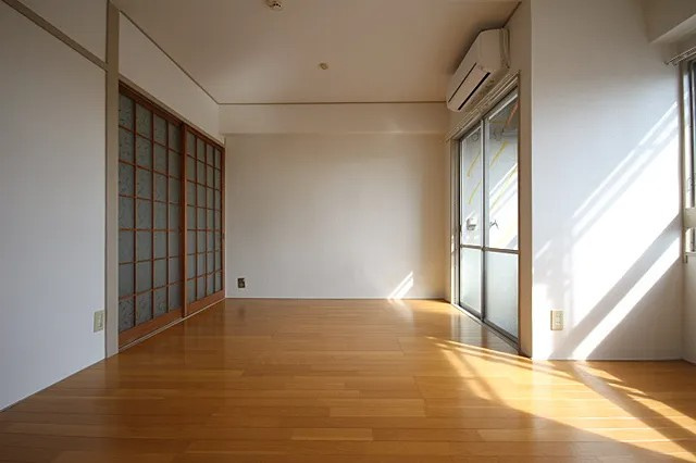 ベースワンの居間・リビング