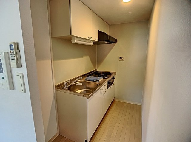 KDXレジデンス三宮のキッチン|同マンションの別住戸の画像です。実際の募集住戸は現況優先になります。