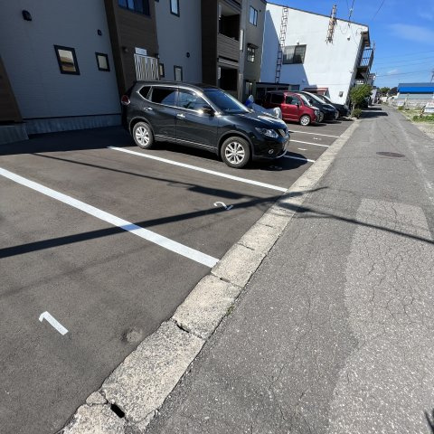 リアンハイム中央の駐車場