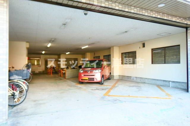 エクセレント川辺の駐車場