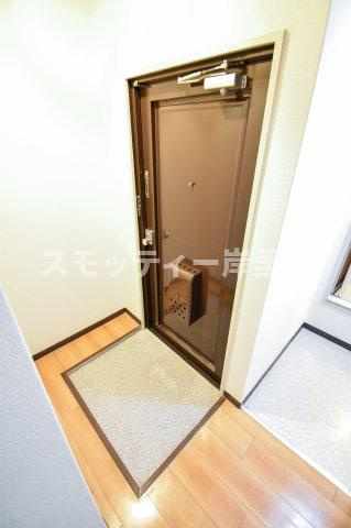 エクセレント川辺の玄関