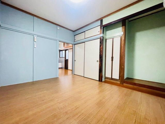 金堀町貸家の洋室