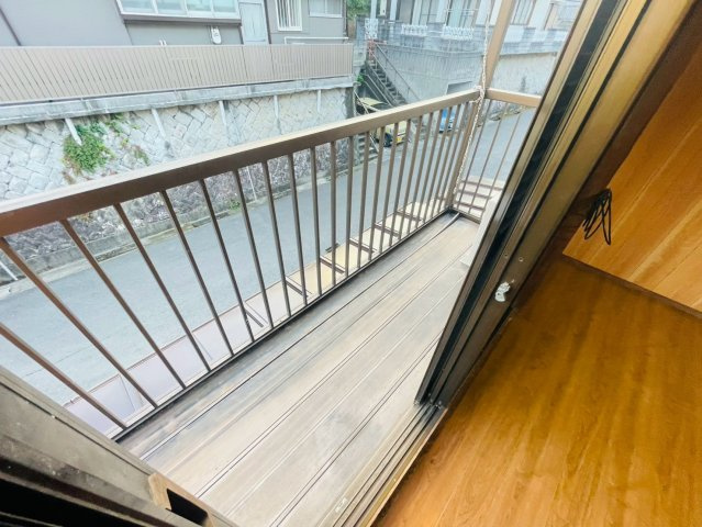 金堀町貸家のバルコニー