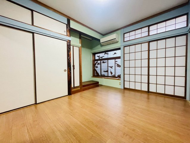 金堀町貸家の洋室