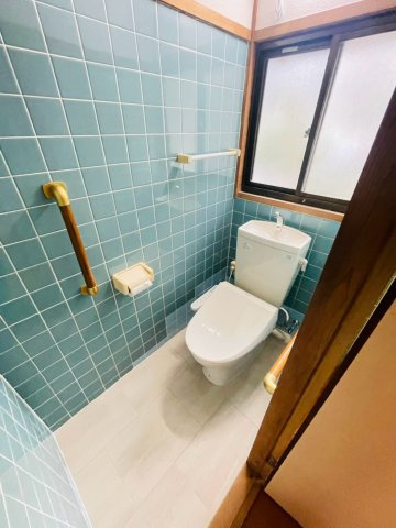 金堀町貸家のトイレ