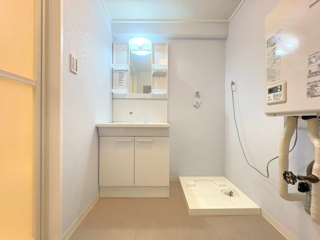 ◆リフォーム済み◆７階建て最上階の南向き◆京都芸術花火鑑賞可能◆京都桃山プラザの洗面所|洗面室
