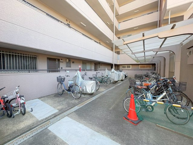 ◆リフォーム済み◆７階建て最上階の南向き◆京都芸術花火鑑賞可能◆京都桃山プラザの駐輪場|駐輪場