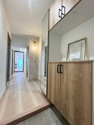 ーアルファシティ社ノ木ー3LDKー中古マンション　【門司区　中古マンション】の玄関|鏡付きのシューズボックスで外出前の身だしなみ確認♪【門司区　中古マンション】